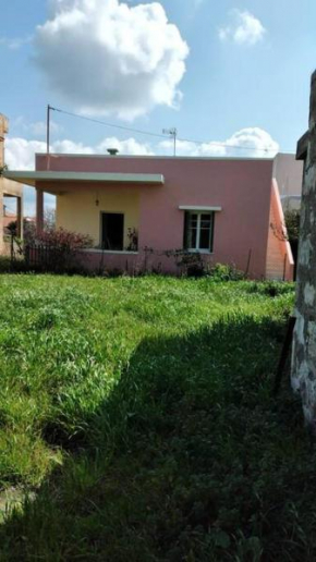 Country house of four rooms at the village Skalani